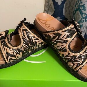 Sam Edelman Reina Black and Tan Sandals with Geometric Design